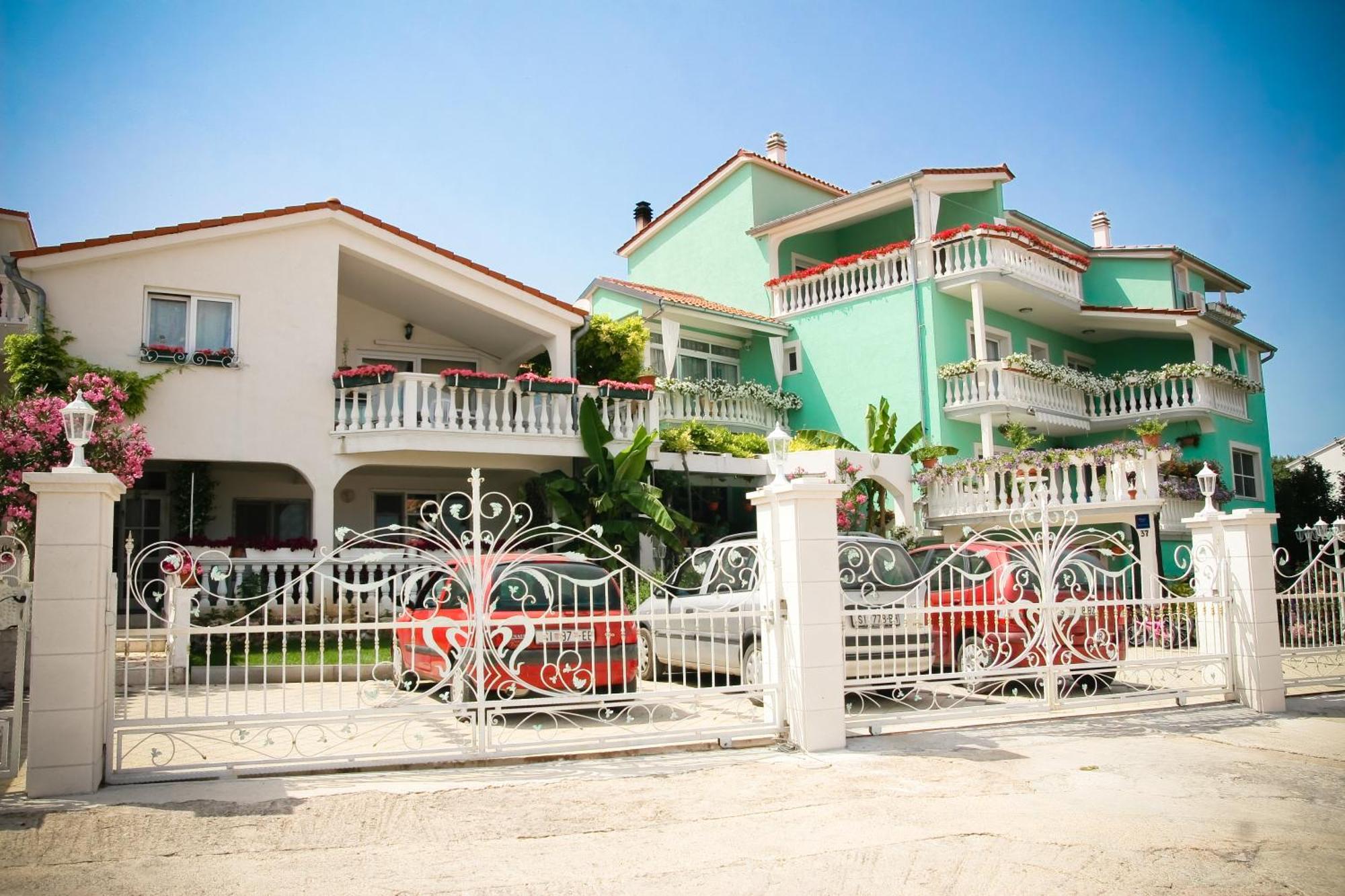 Apartments Katarine Zrinske Vodice Exteriör bild